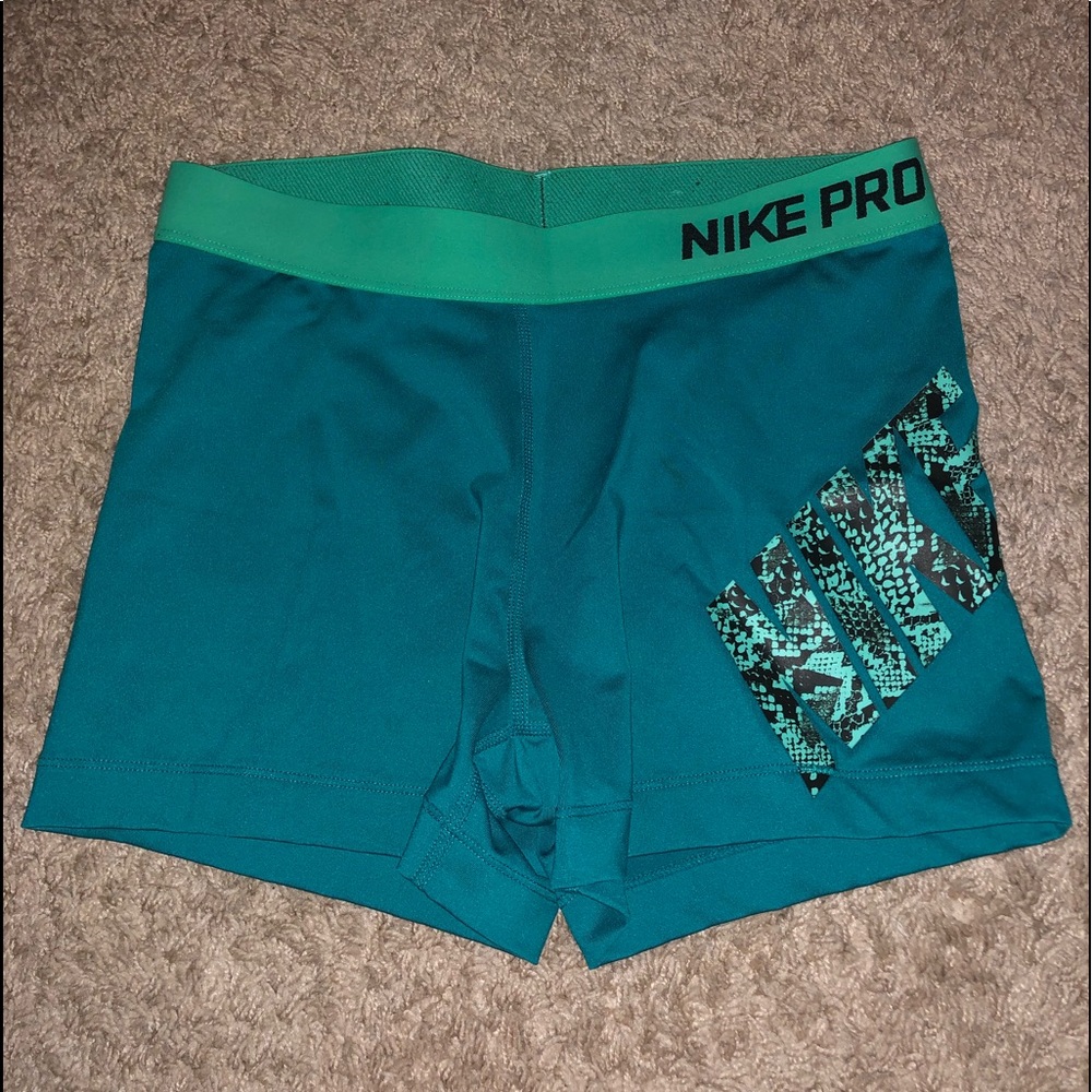 Children’s Nike pro shorts size Large